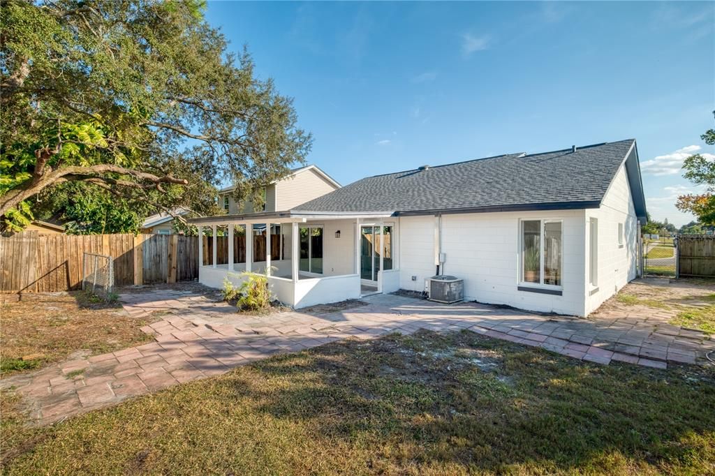 En Venta: $395,000 (4 camas, 2 baños, 1408 Pies cuadrados)