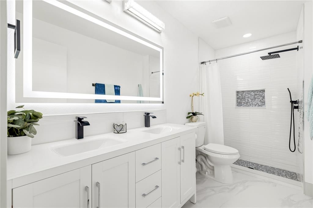 En Venta: $395,000 (4 camas, 2 baños, 1408 Pies cuadrados)