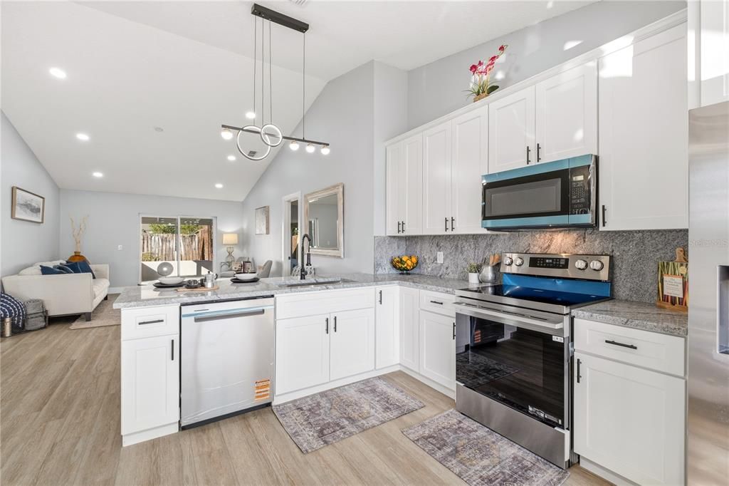 En Venta: $395,000 (4 camas, 2 baños, 1408 Pies cuadrados)