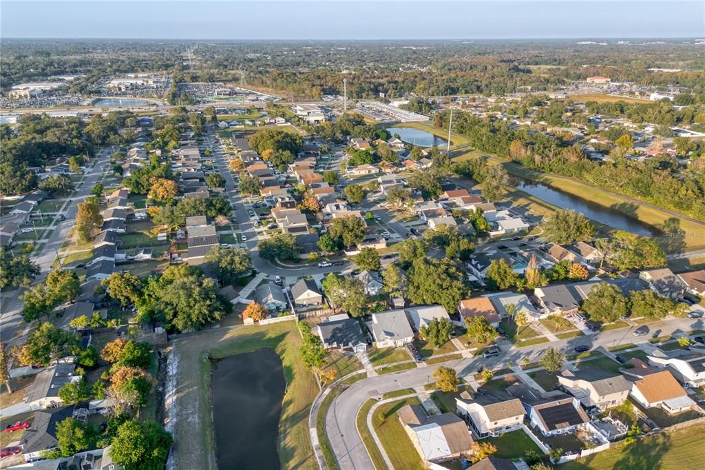 En Venta: $395,000 (4 camas, 2 baños, 1408 Pies cuadrados)