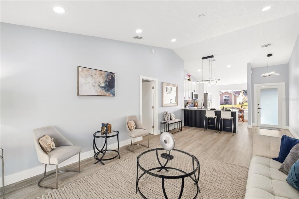 En Venta: $395,000 (4 camas, 2 baños, 1408 Pies cuadrados)