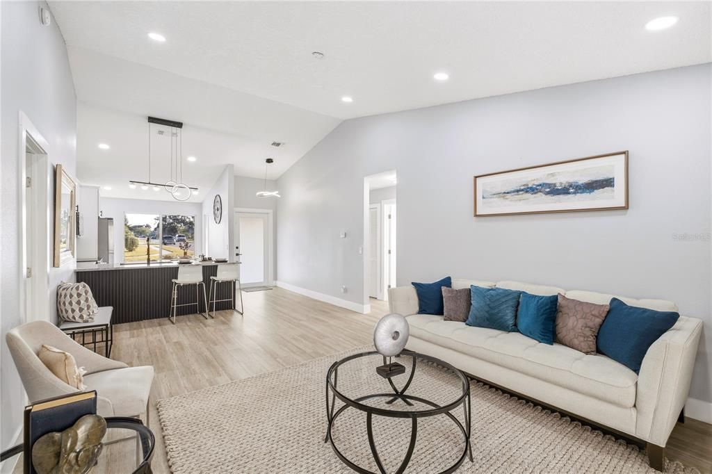 En Venta: $395,000 (4 camas, 2 baños, 1408 Pies cuadrados)