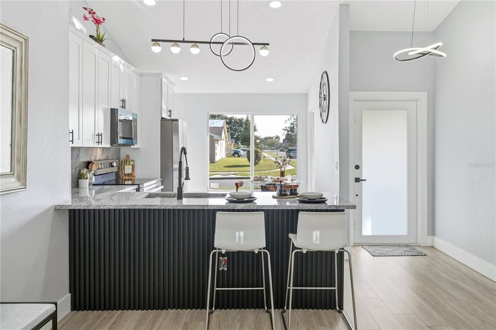 En Venta: $395,000 (4 camas, 2 baños, 1408 Pies cuadrados)