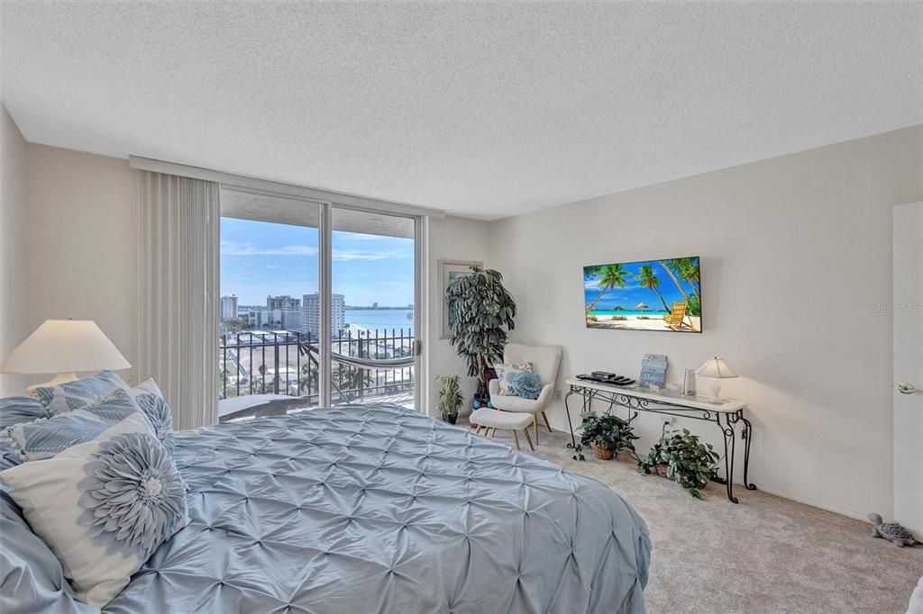 Active With Contract: $665,000 (1 beds, 1 baths, 1116 Square Feet)