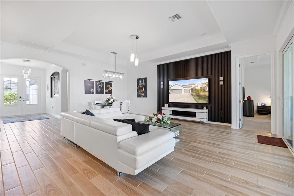 En Venta: $769,000 (3 camas, 3 baños, 2449 Pies cuadrados)