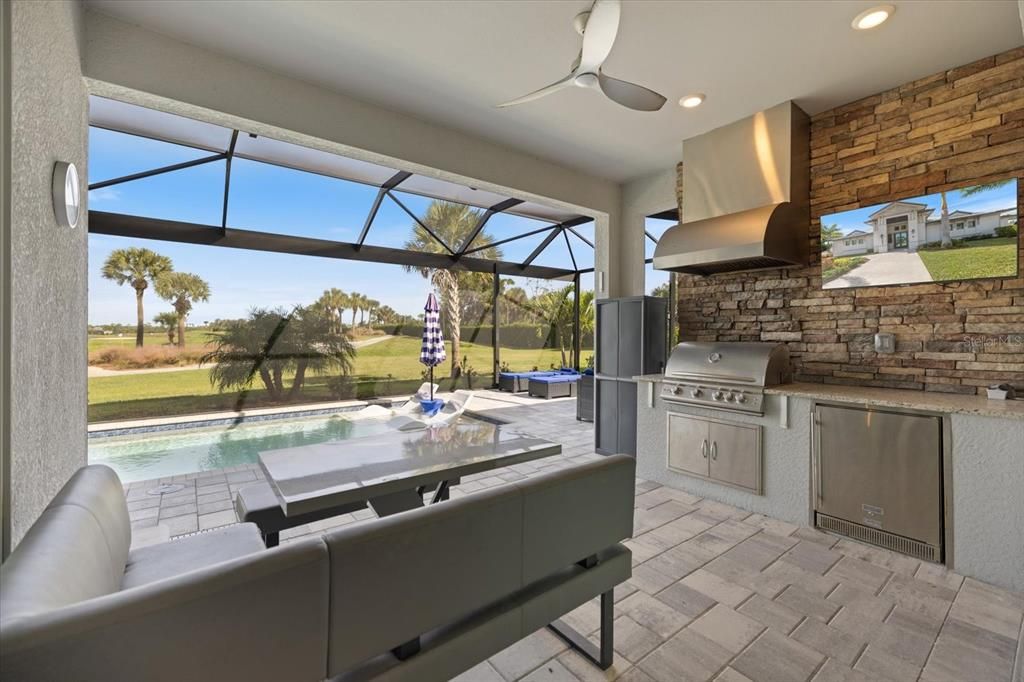 En Venta: $769,000 (3 camas, 3 baños, 2449 Pies cuadrados)