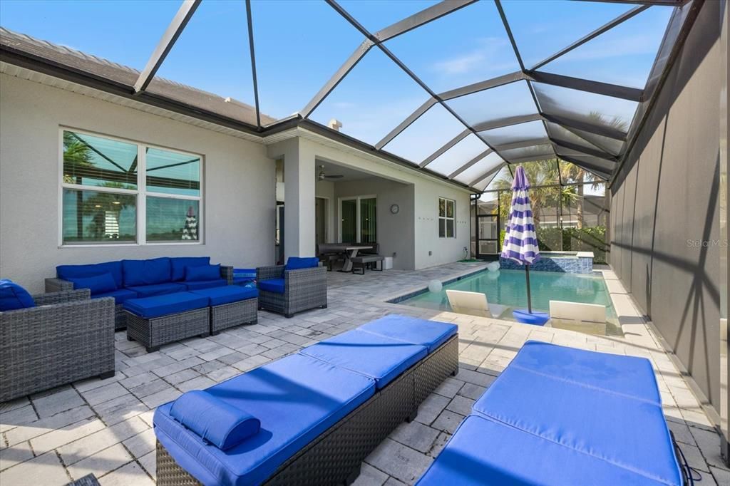 En Venta: $769,000 (3 camas, 3 baños, 2449 Pies cuadrados)