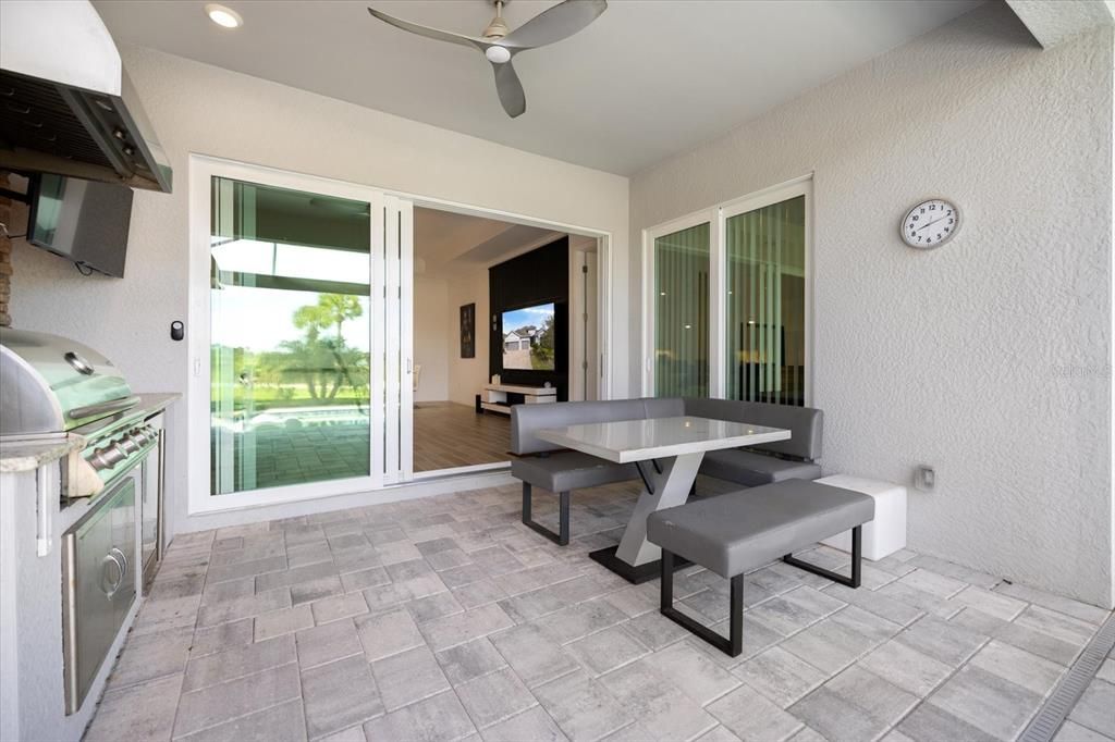 En Venta: $769,000 (3 camas, 3 baños, 2449 Pies cuadrados)