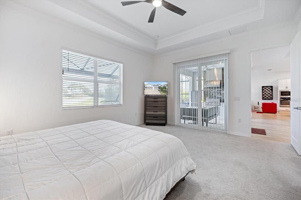 En Venta: $769,000 (3 camas, 3 baños, 2449 Pies cuadrados)