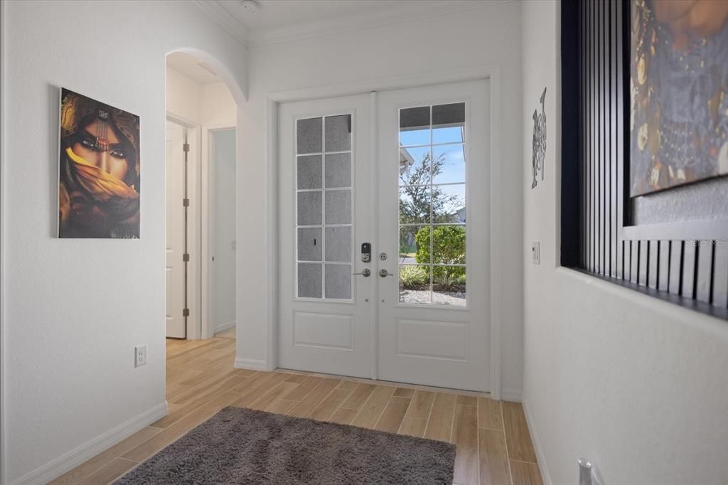 En Venta: $769,000 (3 camas, 3 baños, 2449 Pies cuadrados)