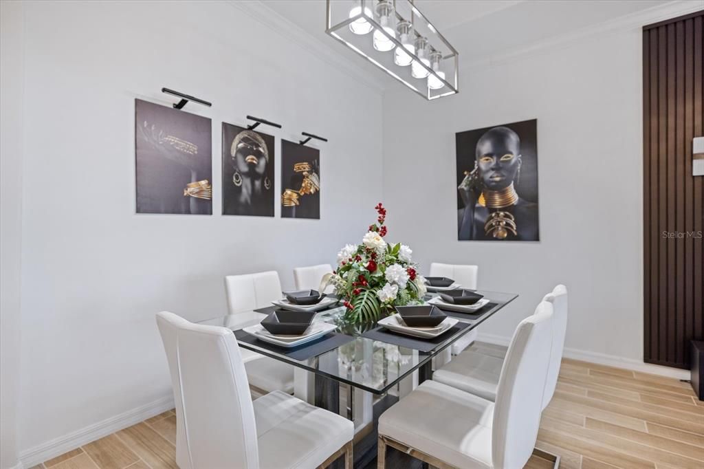 En Venta: $769,000 (3 camas, 3 baños, 2449 Pies cuadrados)