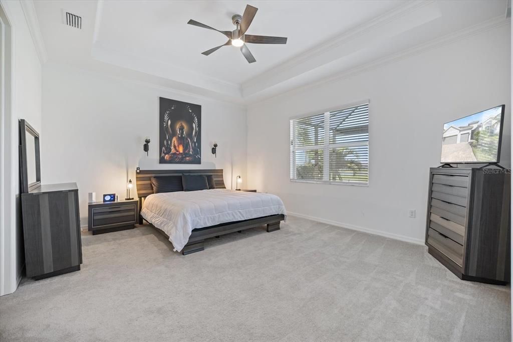 En Venta: $769,000 (3 camas, 3 baños, 2449 Pies cuadrados)