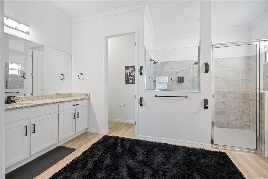 En Venta: $769,000 (3 camas, 3 baños, 2449 Pies cuadrados)