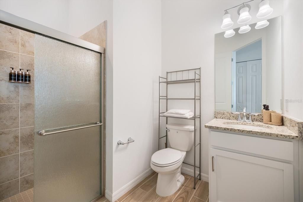 En Venta: $769,000 (3 camas, 3 baños, 2449 Pies cuadrados)