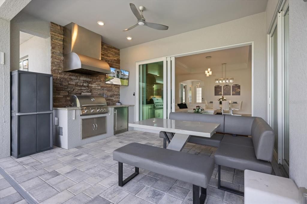 En Venta: $769,000 (3 camas, 3 baños, 2449 Pies cuadrados)