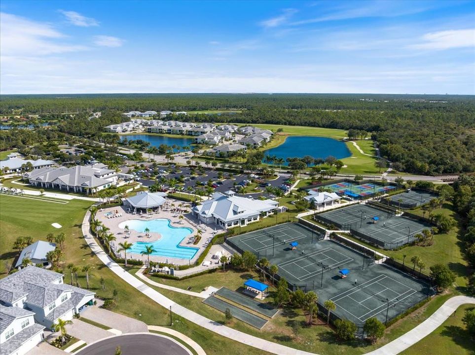 En Venta: $769,000 (3 camas, 3 baños, 2449 Pies cuadrados)