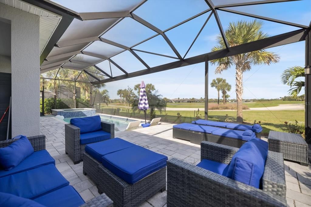 En Venta: $769,000 (3 camas, 3 baños, 2449 Pies cuadrados)