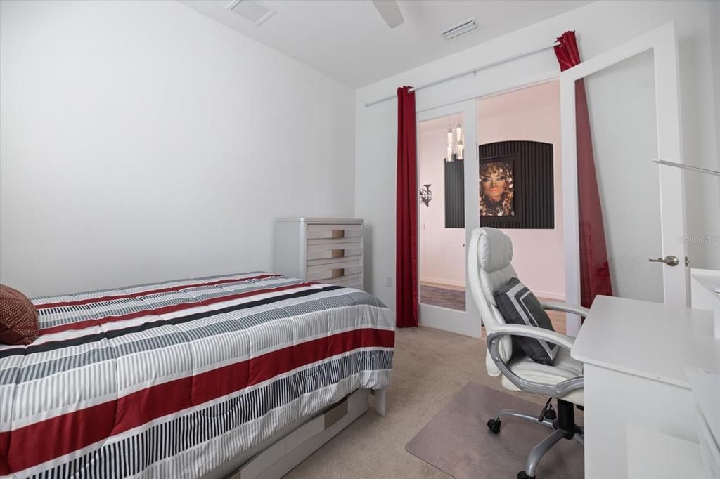 En Venta: $769,000 (3 camas, 3 baños, 2449 Pies cuadrados)