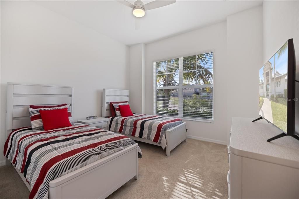 En Venta: $769,000 (3 camas, 3 baños, 2449 Pies cuadrados)