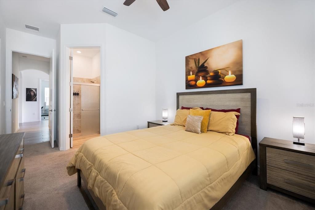 En Venta: $769,000 (3 camas, 3 baños, 2449 Pies cuadrados)