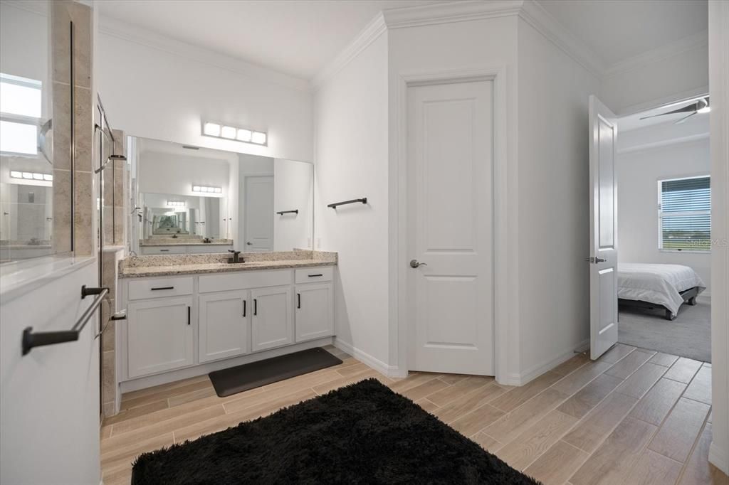 En Venta: $769,000 (3 camas, 3 baños, 2449 Pies cuadrados)