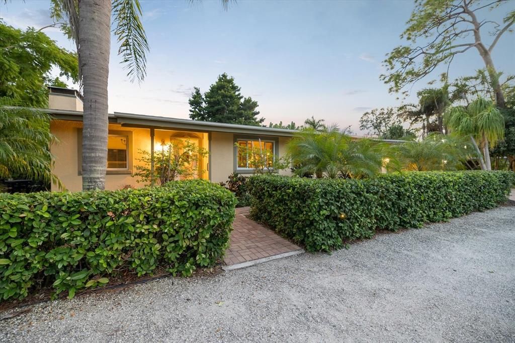 Active With Contract: $1,200,000 (4 beds, 3 baths, 2186 Square Feet)