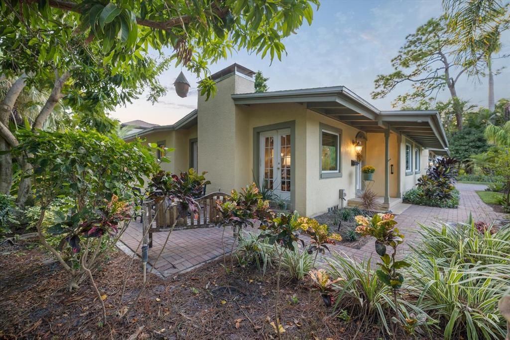 Active With Contract: $1,200,000 (4 beds, 3 baths, 2186 Square Feet)