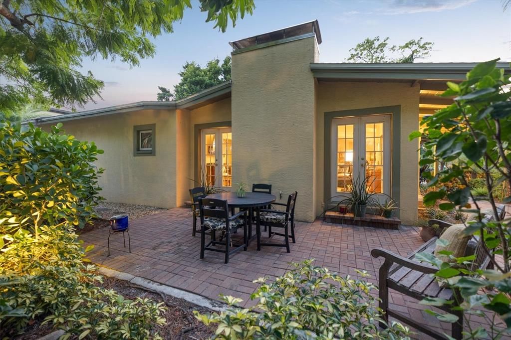 Active With Contract: $1,200,000 (4 beds, 3 baths, 2186 Square Feet)