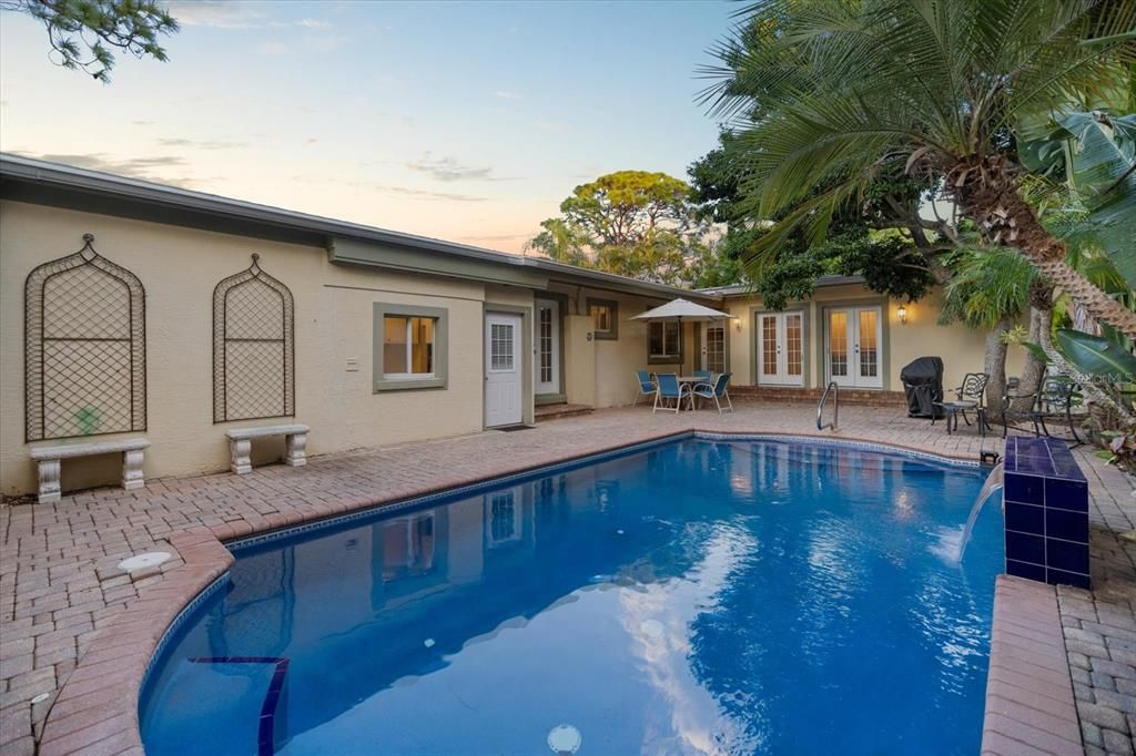 Active With Contract: $1,200,000 (4 beds, 3 baths, 2186 Square Feet)