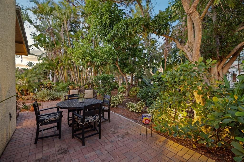 Active With Contract: $1,200,000 (4 beds, 3 baths, 2186 Square Feet)