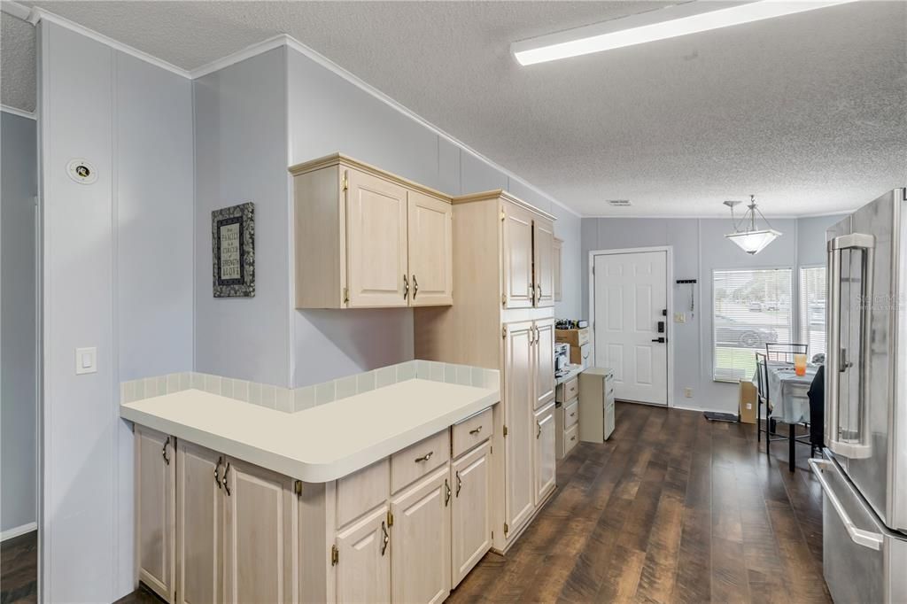 待售: $220,000 (2 贝兹, 2 浴室, 1391 平方英尺)