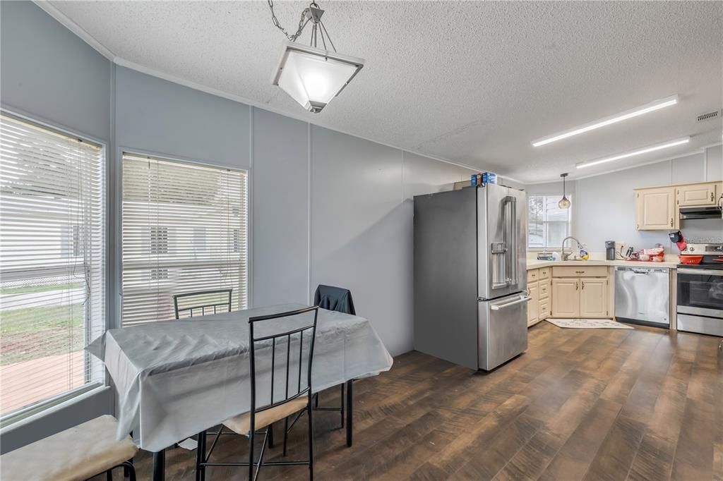 待售: $220,000 (2 贝兹, 2 浴室, 1391 平方英尺)