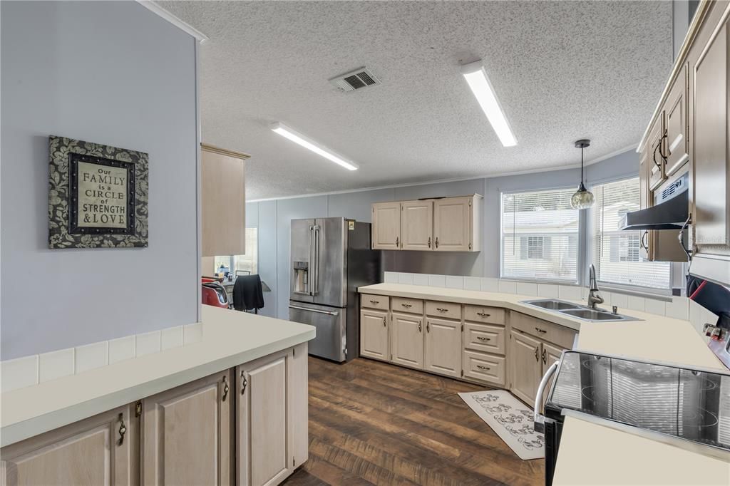 待售: $220,000 (2 贝兹, 2 浴室, 1391 平方英尺)