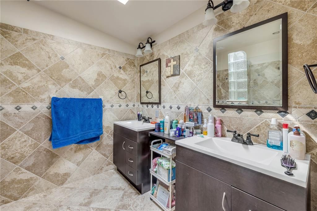 待售: $220,000 (2 贝兹, 2 浴室, 1391 平方英尺)