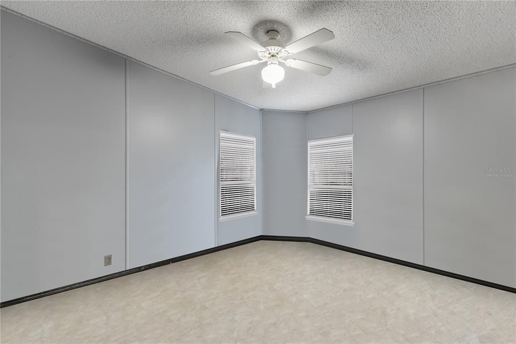 待售: $220,000 (2 贝兹, 2 浴室, 1391 平方英尺)