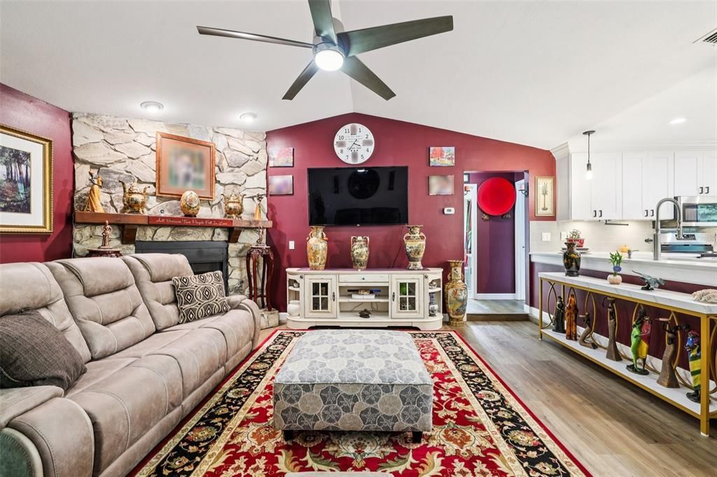 For Sale: $435,000 (3 beds, 2 baths, 1463 Square Feet)