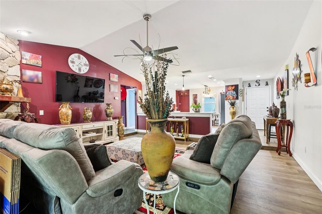 For Sale: $435,000 (3 beds, 2 baths, 1463 Square Feet)