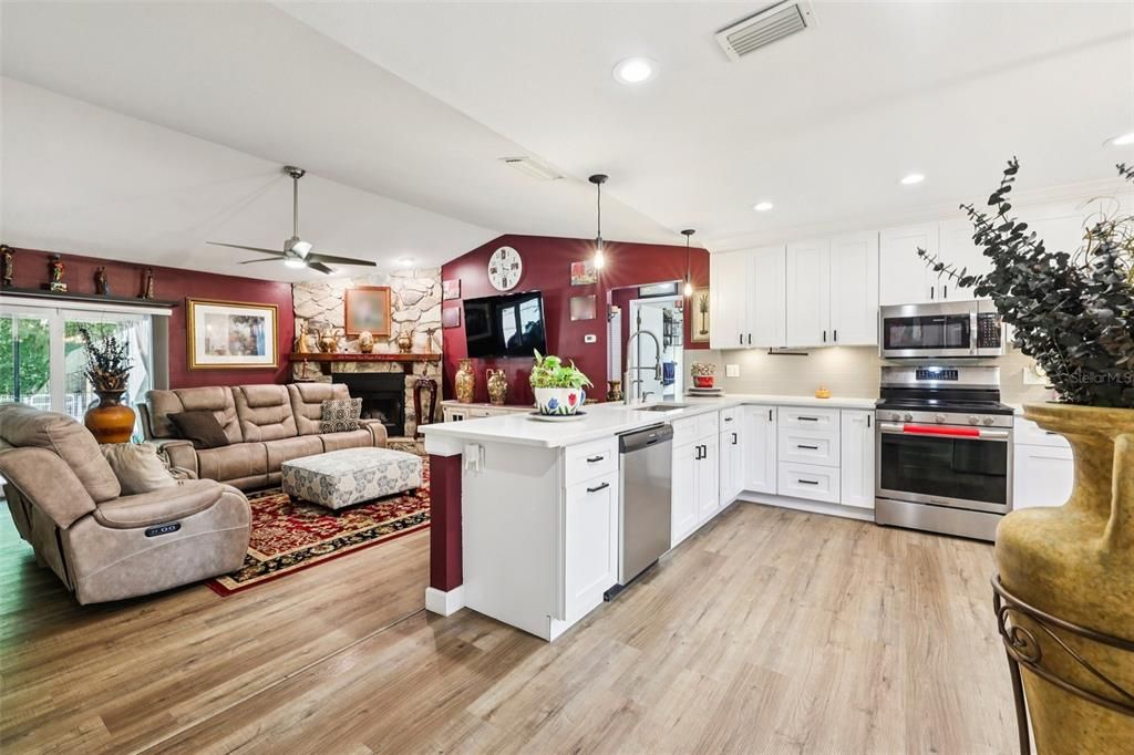 For Sale: $435,000 (3 beds, 2 baths, 1463 Square Feet)