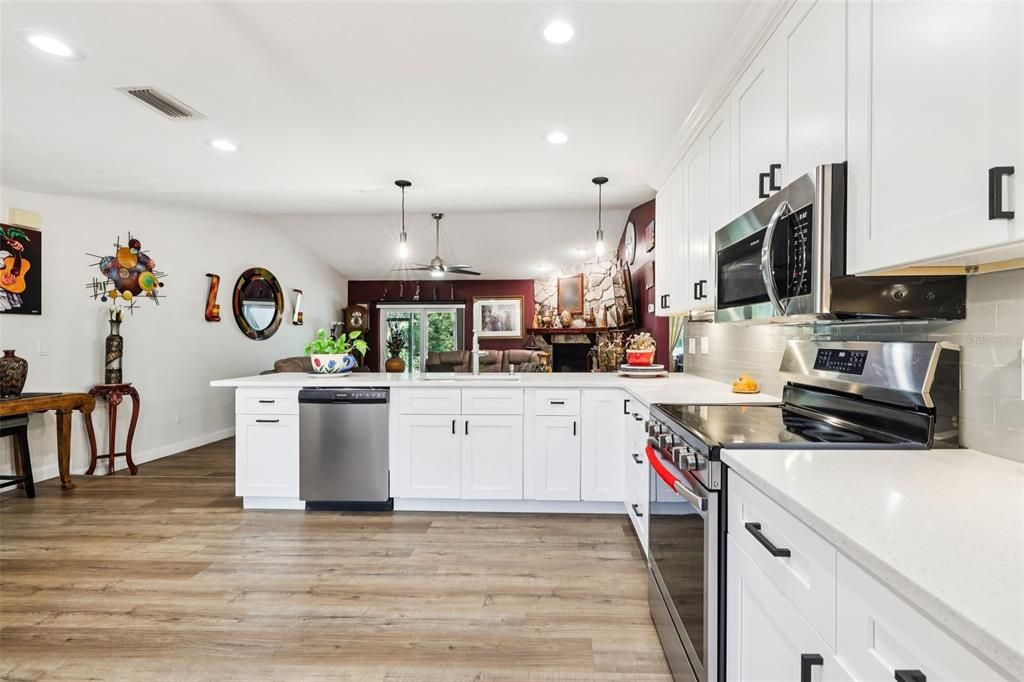 For Sale: $435,000 (3 beds, 2 baths, 1463 Square Feet)