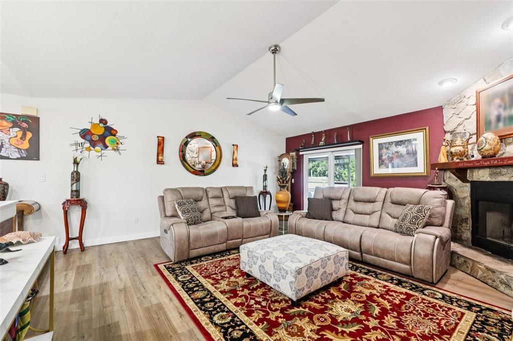 For Sale: $435,000 (3 beds, 2 baths, 1463 Square Feet)