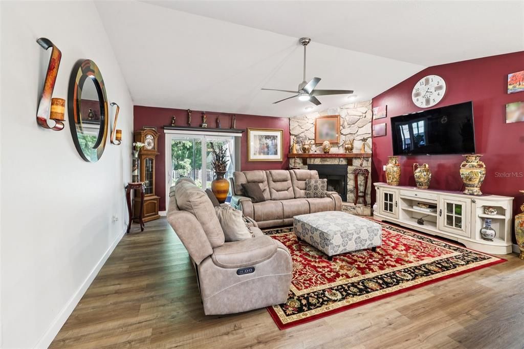 For Sale: $435,000 (3 beds, 2 baths, 1463 Square Feet)