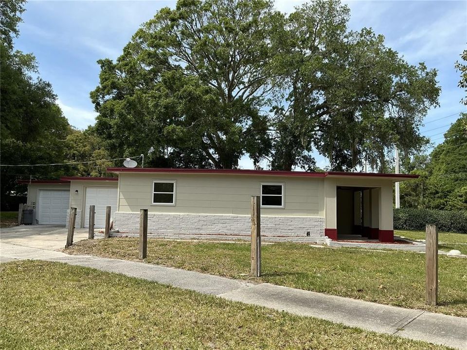 合同活跃: $299,000 (5 贝兹, 3 浴室, 1621 平方英尺)