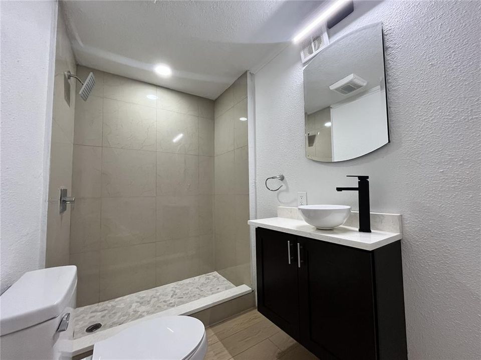 合同活跃: $299,000 (5 贝兹, 3 浴室, 1621 平方英尺)