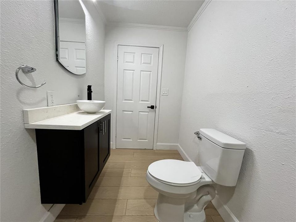 合同活跃: $299,000 (5 贝兹, 3 浴室, 1621 平方英尺)