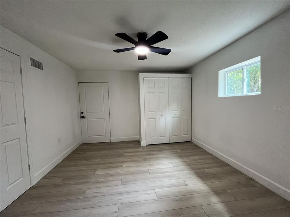 合同活跃: $299,000 (5 贝兹, 3 浴室, 1621 平方英尺)