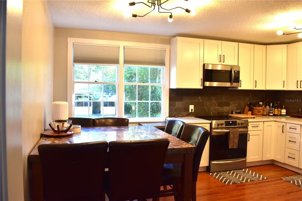 Active With Contract: $239,000 (2 beds, 1 baths, 1054 Square Feet)