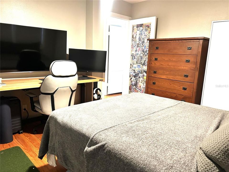 Active With Contract: $239,000 (2 beds, 1 baths, 1054 Square Feet)