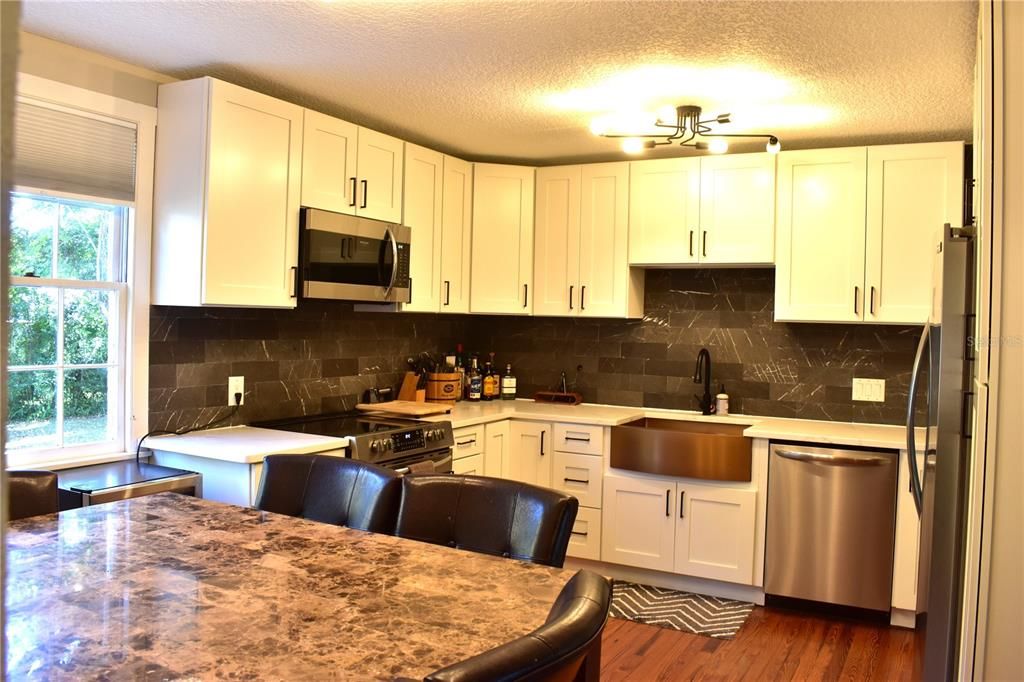 Active With Contract: $239,000 (2 beds, 1 baths, 1054 Square Feet)