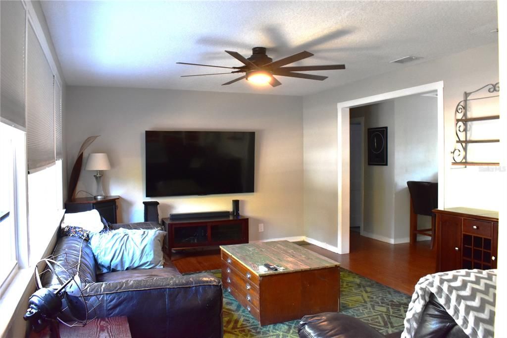 Active With Contract: $239,000 (2 beds, 1 baths, 1054 Square Feet)