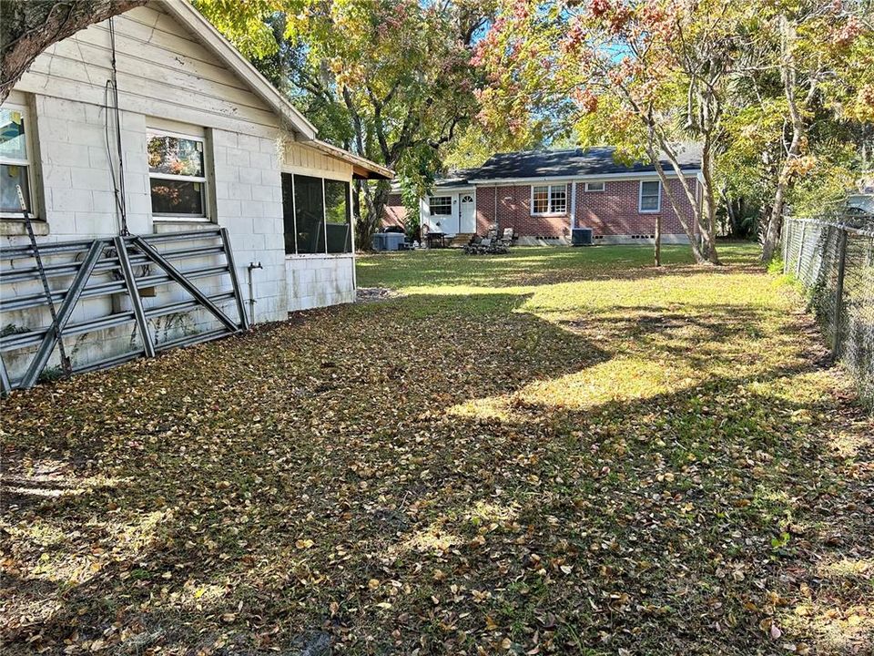 Active With Contract: $239,000 (2 beds, 1 baths, 1054 Square Feet)